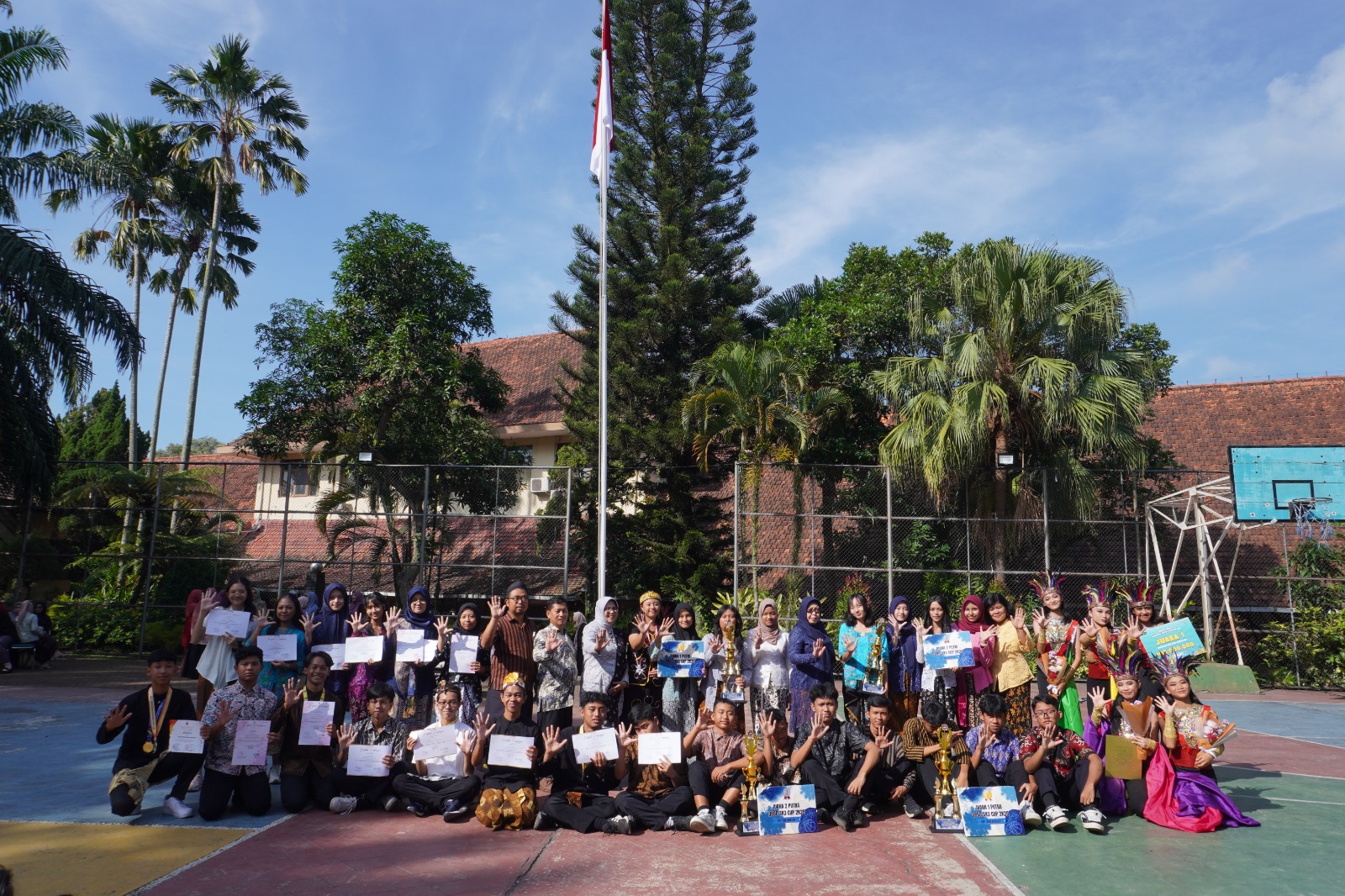 SMAN 5 Malang Peringati Hari Pendidikan Nasional dengan Semangat Prestasi dan Apresiasi Seni