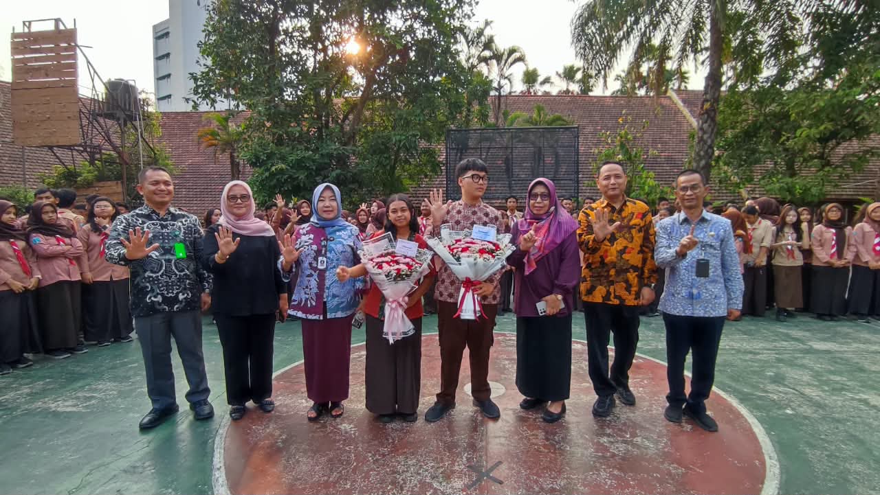 Dua Benih di Ladang Seni: